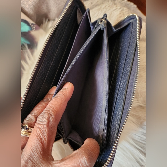 Gucci Navy Leather Zip Around Long Wallet EUC - Picture 8 of 16